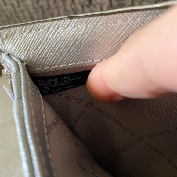 SOLD! NWT Michael Kors Peyton Double Zip Wristlet - Picture 12 of 16